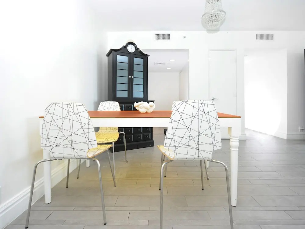 Miami World Rental - Mondrian 1216