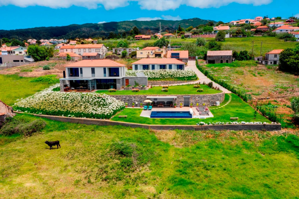 In peaceful Prazeres overlooking the sea - The Old Cottage in Quinta Inácia