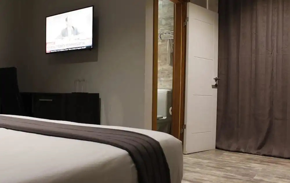 Ellyxville Hotel