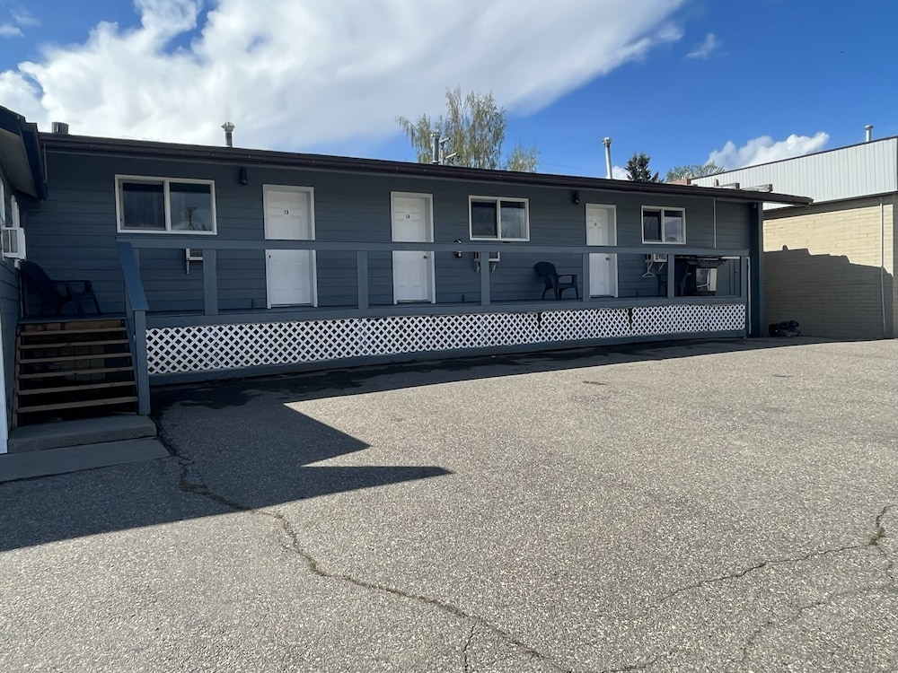 West Castle Motel