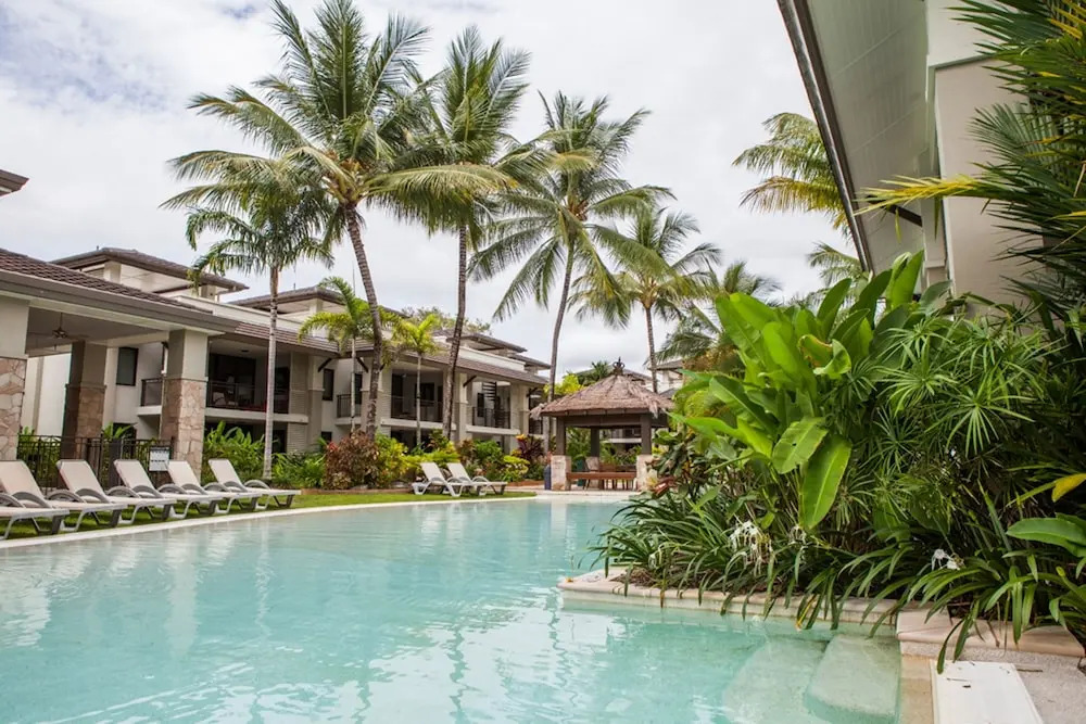 131 Luxury Swimout