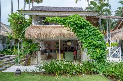 Villa Kalis, 10BR, Sleeps 24, Perfect for Groups, Best Value Seminyak