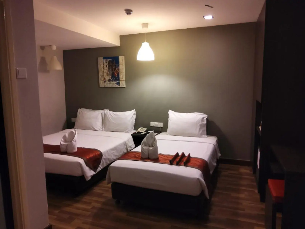 Kingston Hotel by Minsu