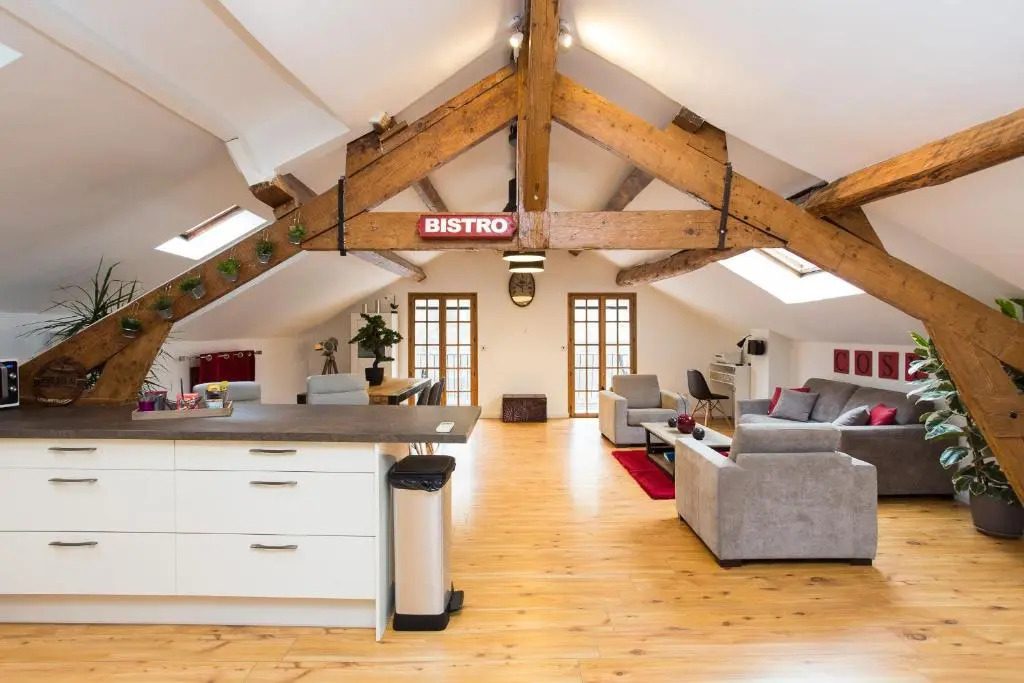 Big loft 107m2, 10min walk to Palais des Festivals
