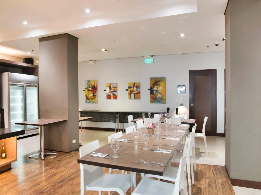 Microtel by Wyndham - Acropolis