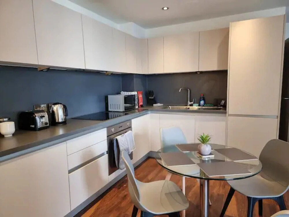 Modern 2 Bedroom Apt in Manchester City+En-Suite