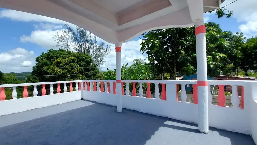 House - Sleeps 6 - Patio - Parking