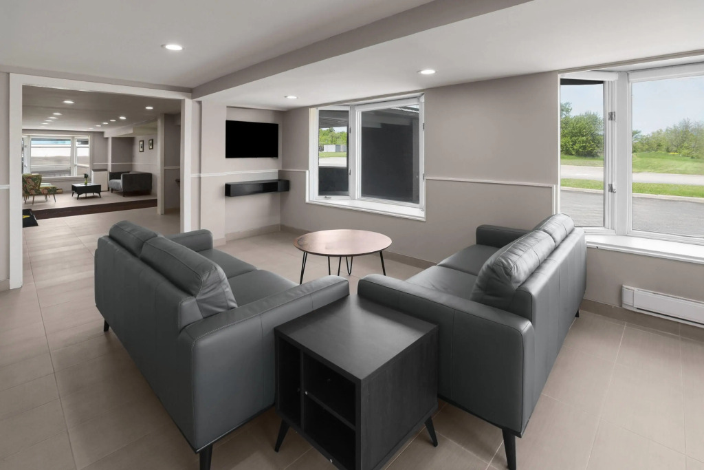 Super 8 by Wyndham Gananoque - Country Squire Resort