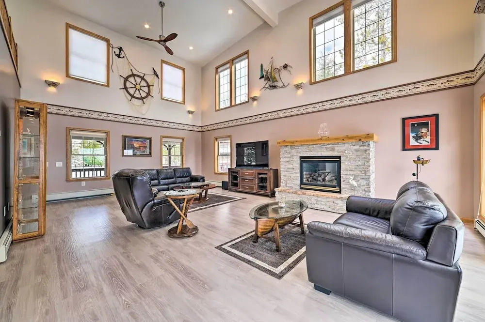 Spacious Lakefront Home w/ Sunroom & Bar