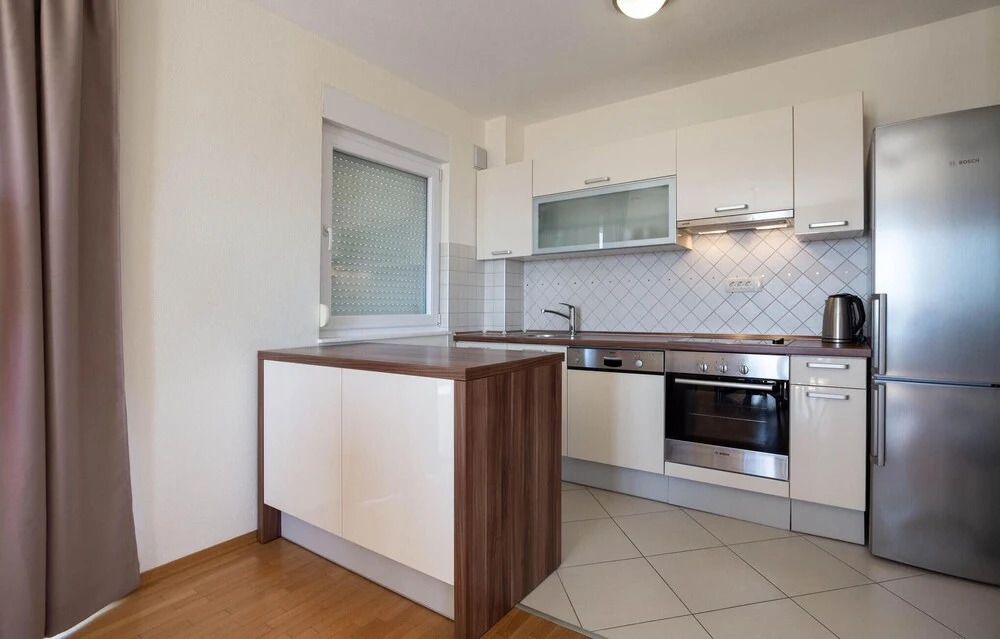 Beautiful Home in Makarska With Wifi and 7 Bedrooms