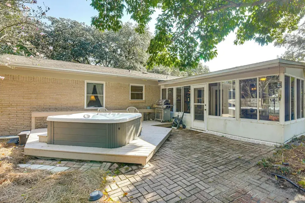 Spacious Home w/ Hot Tub in Fort Walton Beach!