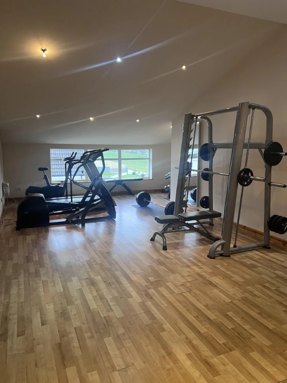 Captivating 2 Bed Apartment in Newhouse