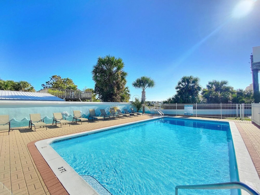 Paradise By The Pier 2 Bedroom Home by RedAwning