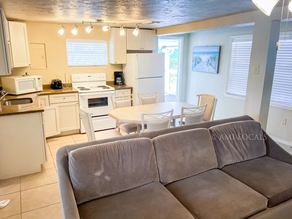 Island Time Inn Suites by AMI Locals
