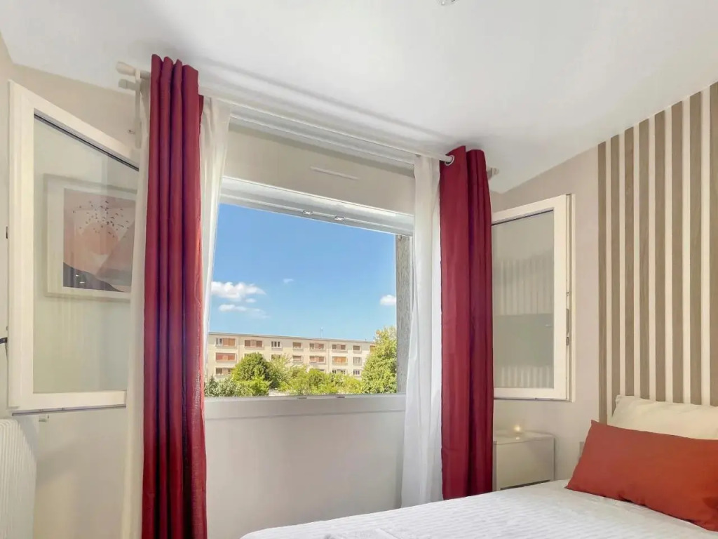 Petit coin cocooning privé 4min a pied de la gare