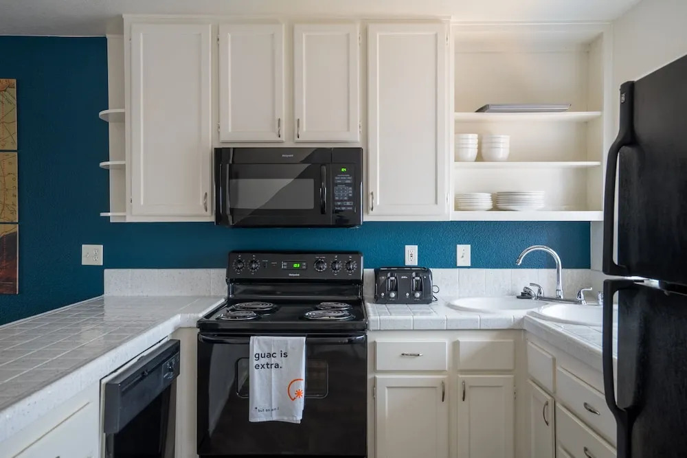 WanderJaunt | Emerald St Townhomes