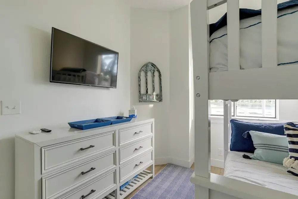 Sunny St Pete Getaway With Shared Pool & Hot Tub