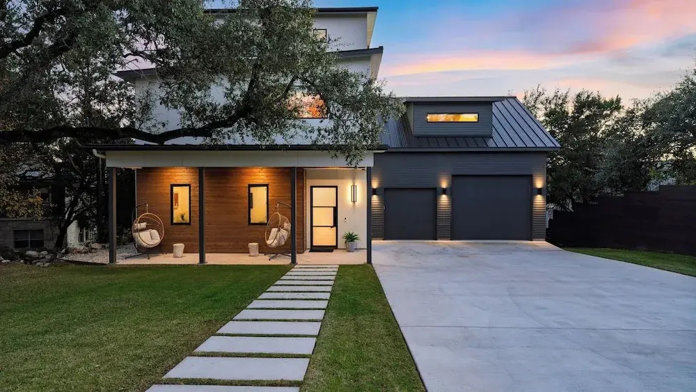 Sundown Social by Avantstay Lake Austin Views Pool, Firepit, Deck + Game Room A+ Designer Style