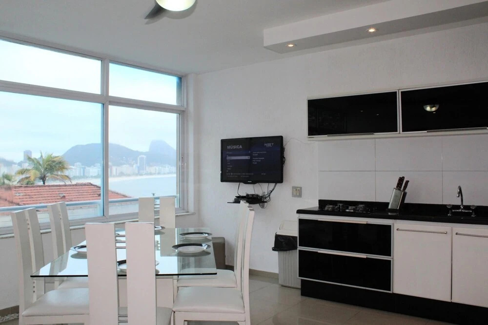 Pineapples F27 Copacabana Penthouse and Pool