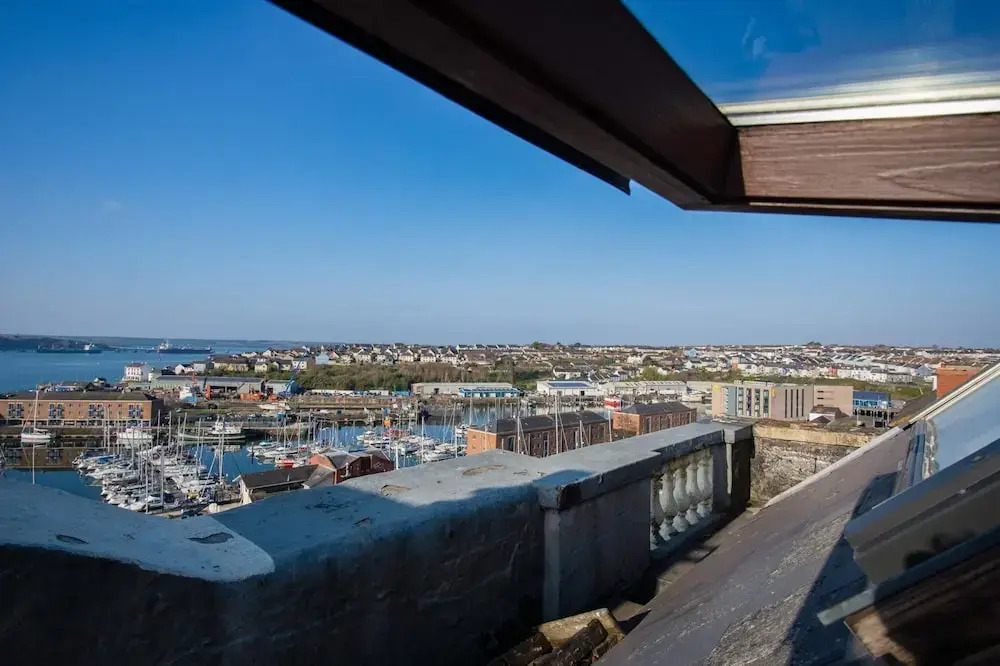 The Penthouse - 1 Bedroom Penthouse - Milford Haven