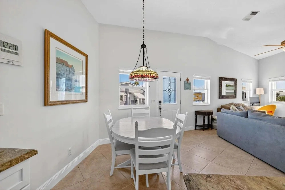 Beachbound 2BR Apt 1282