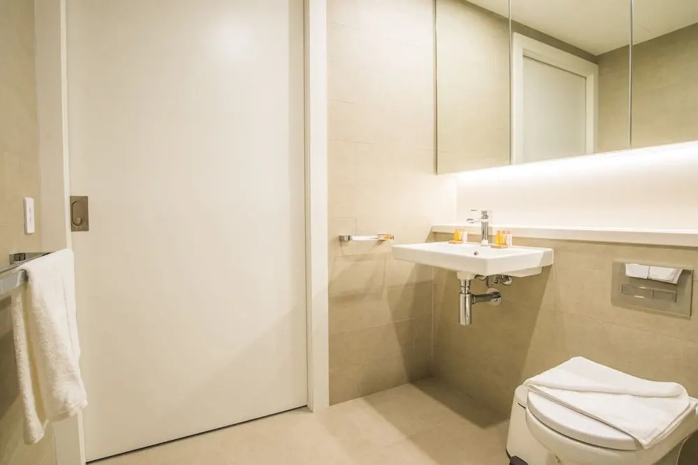 2bed1bath High-end APT at Olympic Parkviews+p