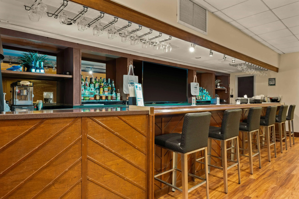 Airport Honolulu Hotel, Trademark Collection by Wyndham