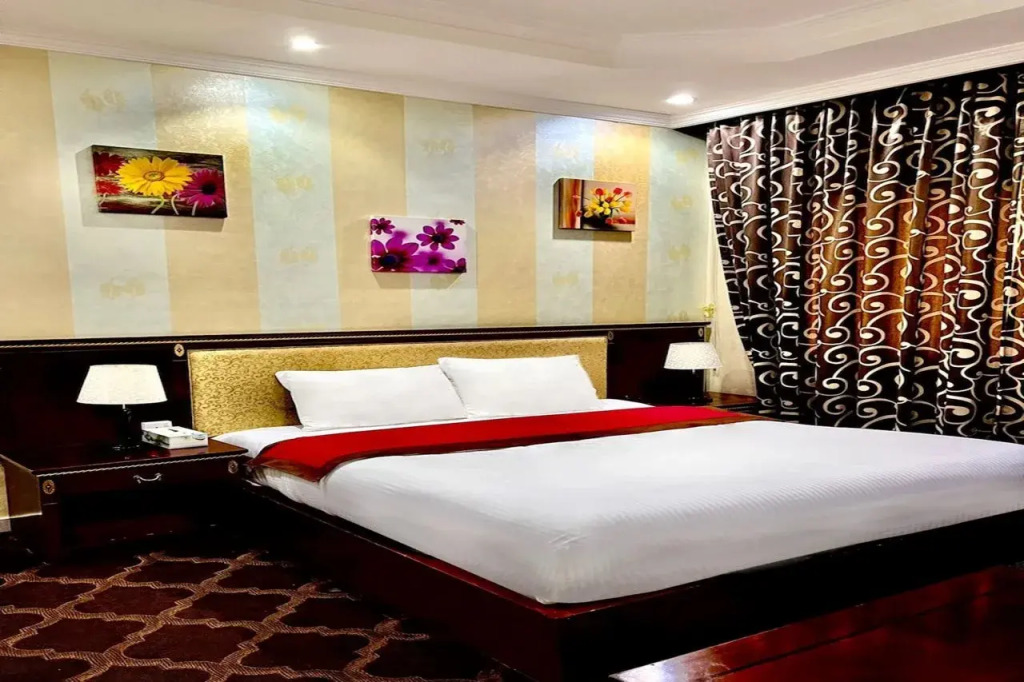Dream Palace Hotel