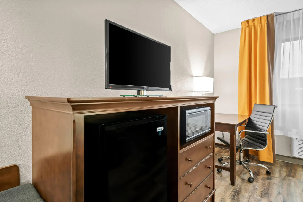 Super 8 by Wyndham Alexandria MN