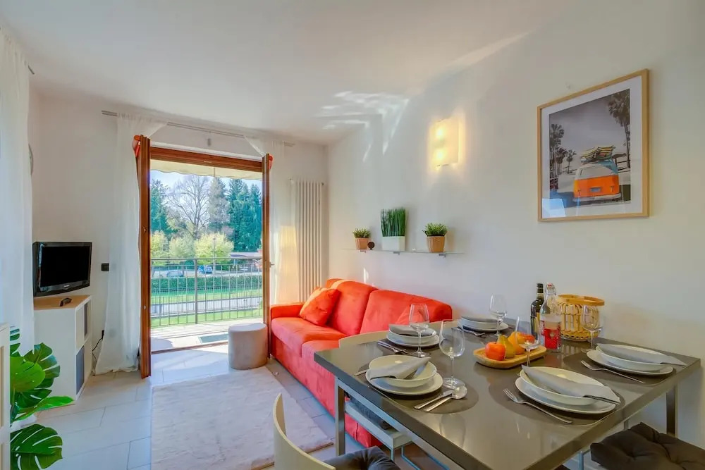 Lenni Apart. Swimming Pool and Lake