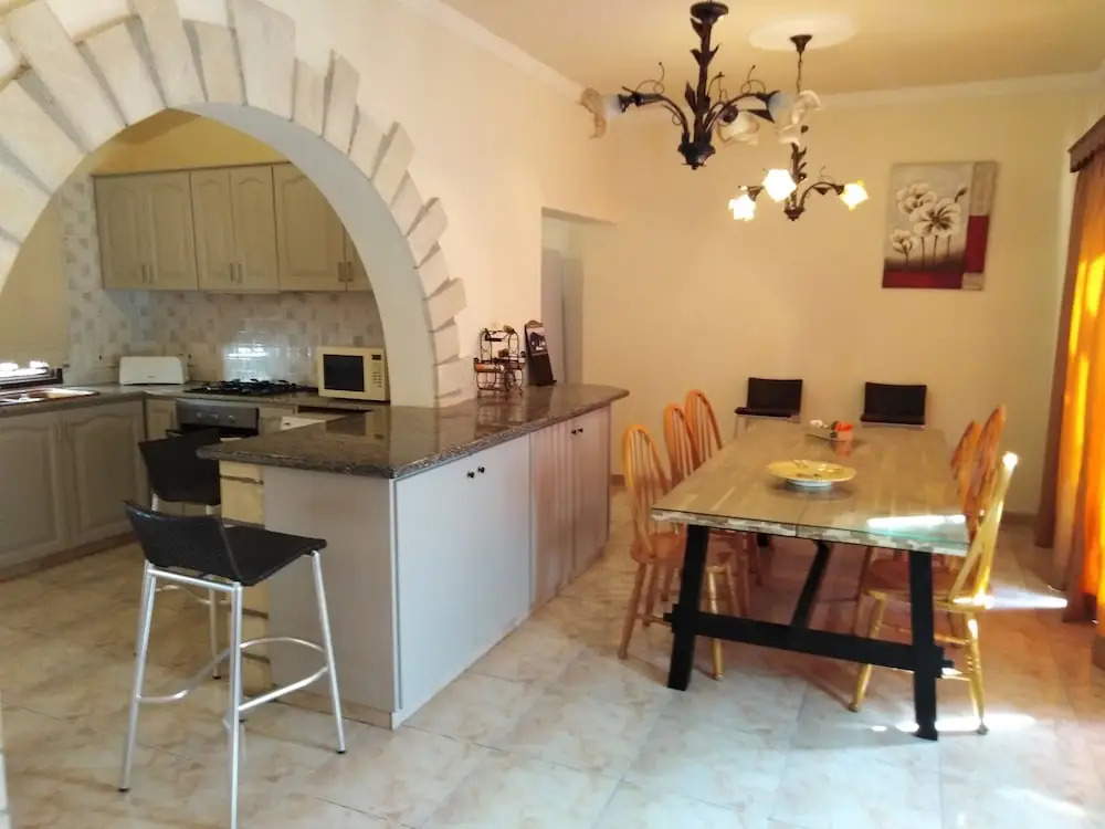 Lovely 7 Bedroom Villa !!