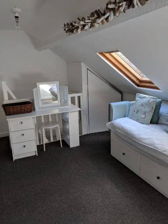 Sea views by beach - spacious 4 bed family house