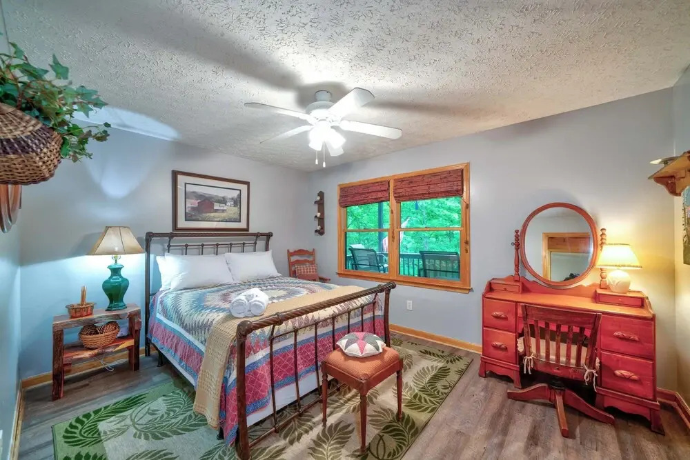 Mountain Community Home In Ellijay! Games, Private Hot Tub and Sunsets!