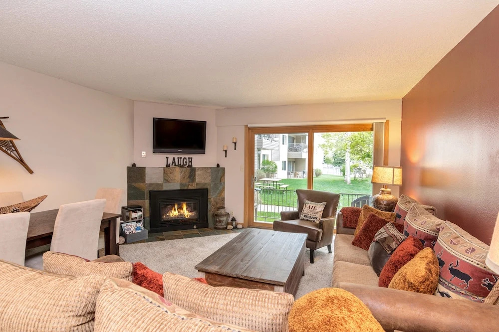 288 W Beaver Creek Blvd Condo Unit H1 - 2 Br condo by RedAwning