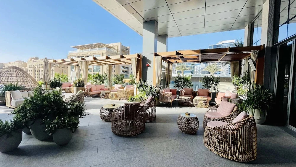LUX Iconic Views at Palm Tower Suite 4