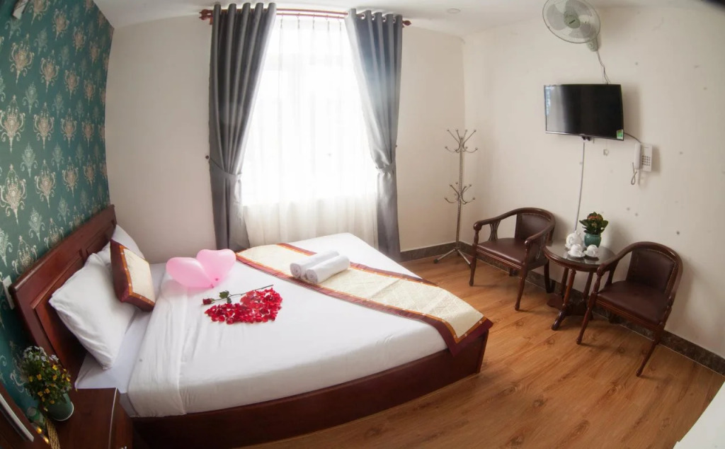 Luu Ly Hotel