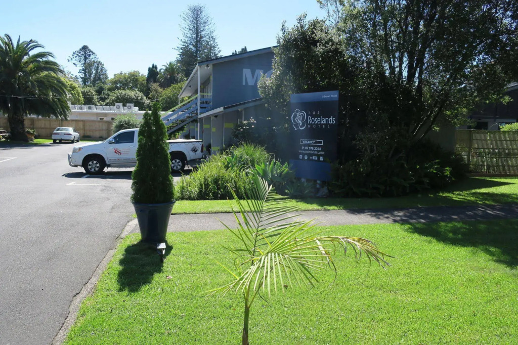 Roselands Motel