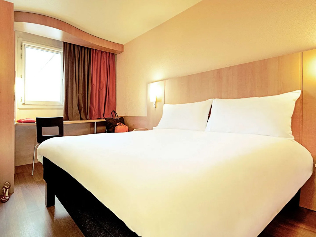 IBIS Cannes Mouans Sartoux Piscine parking gratuit