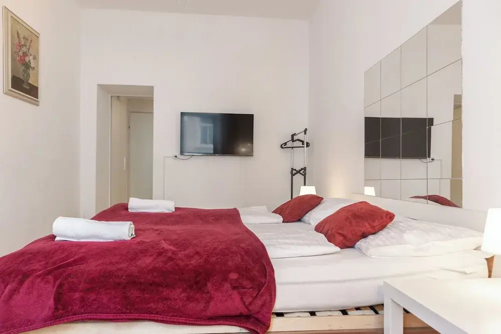 Welcoming 3BR Apt Steps From Belvedere
