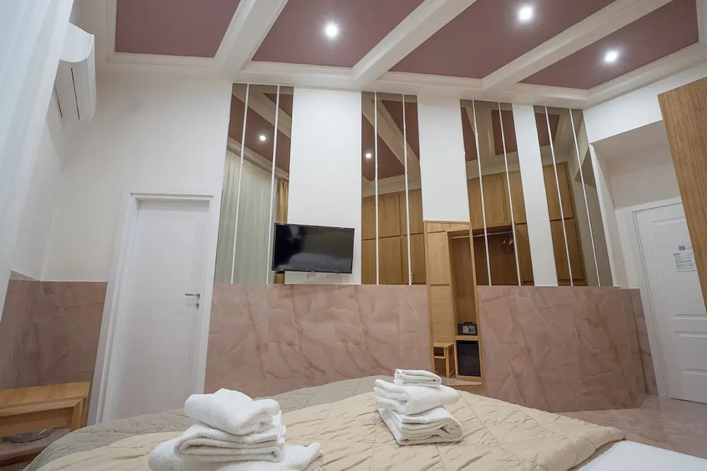 P.C. Boutique H. Vesuvius, Napoli Centro, by ClaPa Group