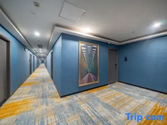Xi Fali Hotel (Nanning East Railway Station Jinqiao Bus Station)