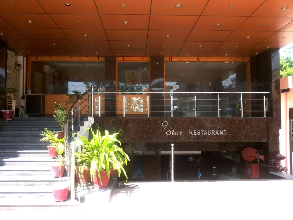 MD 9 Star Hotel