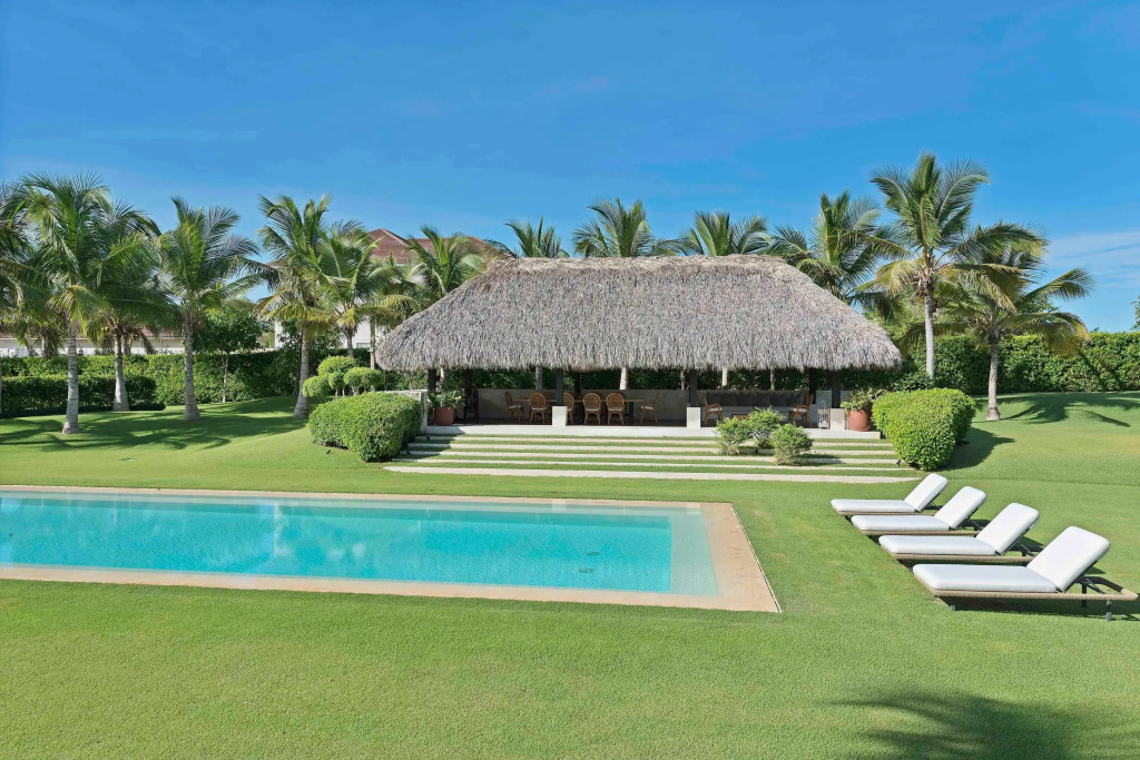 Magnificent 5BR Modern Tropical Villa With Pool