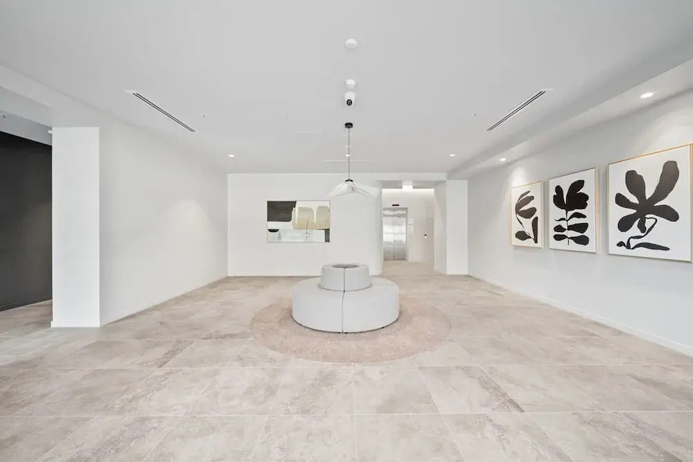 Apartment With Gym and Indoor Pool Access