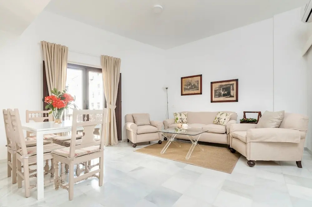 Great Location 3 bd Apartment With Terrace. Amor de Dios