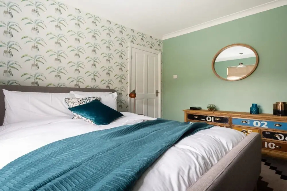 The Victoria Cottage - Bright 3bdr Terraced Home With Patio and Parking