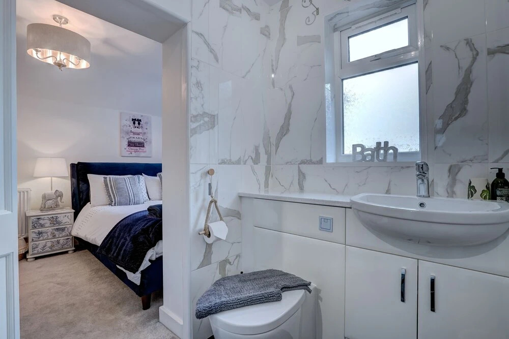 Norfolk Luxe Beach House Sleeps 8 Dog Friendly