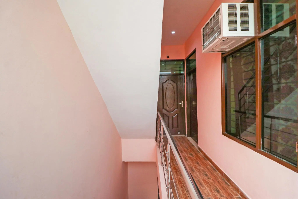 OYO 76432 Apsra Inn