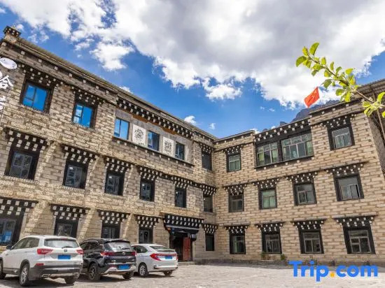Shi Ruo Hotel (Daocheng Yading Scenic Spot Tourist Center)