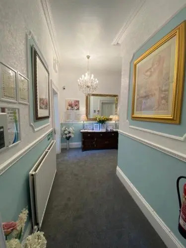 Crowndale Hotel